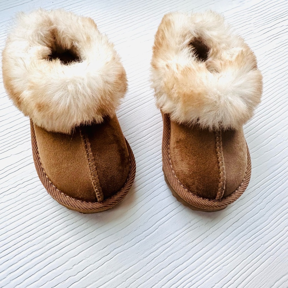 Girl’s fur slipper